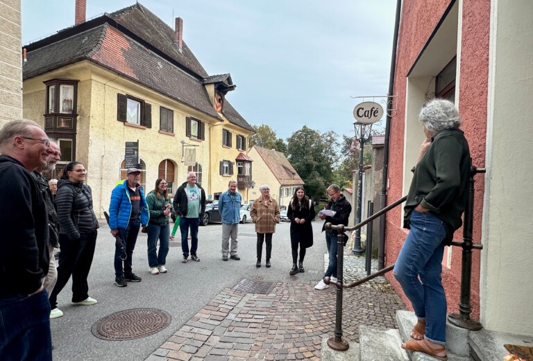 Mobilitätsbeauftragter Horst Bisinger und sein Team diskutierten mit den Teilnehmenden des Ortsrundgangs über die Maßnahmen im Sprengerort (Foto: Stadt Rottweil / Hermann).