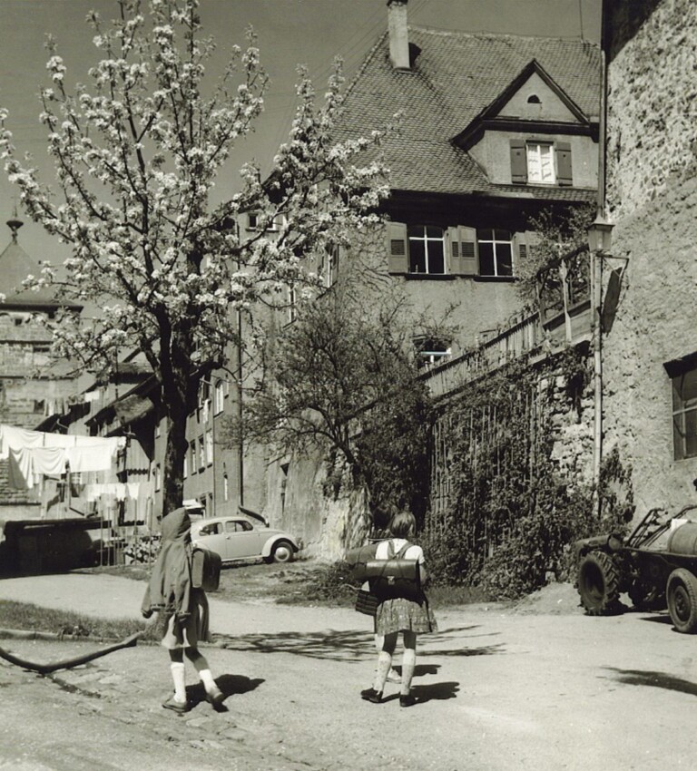 Das historische Bild zeigt den nun sanierten Mauerabschnitt Anfang der 60er Jahre.